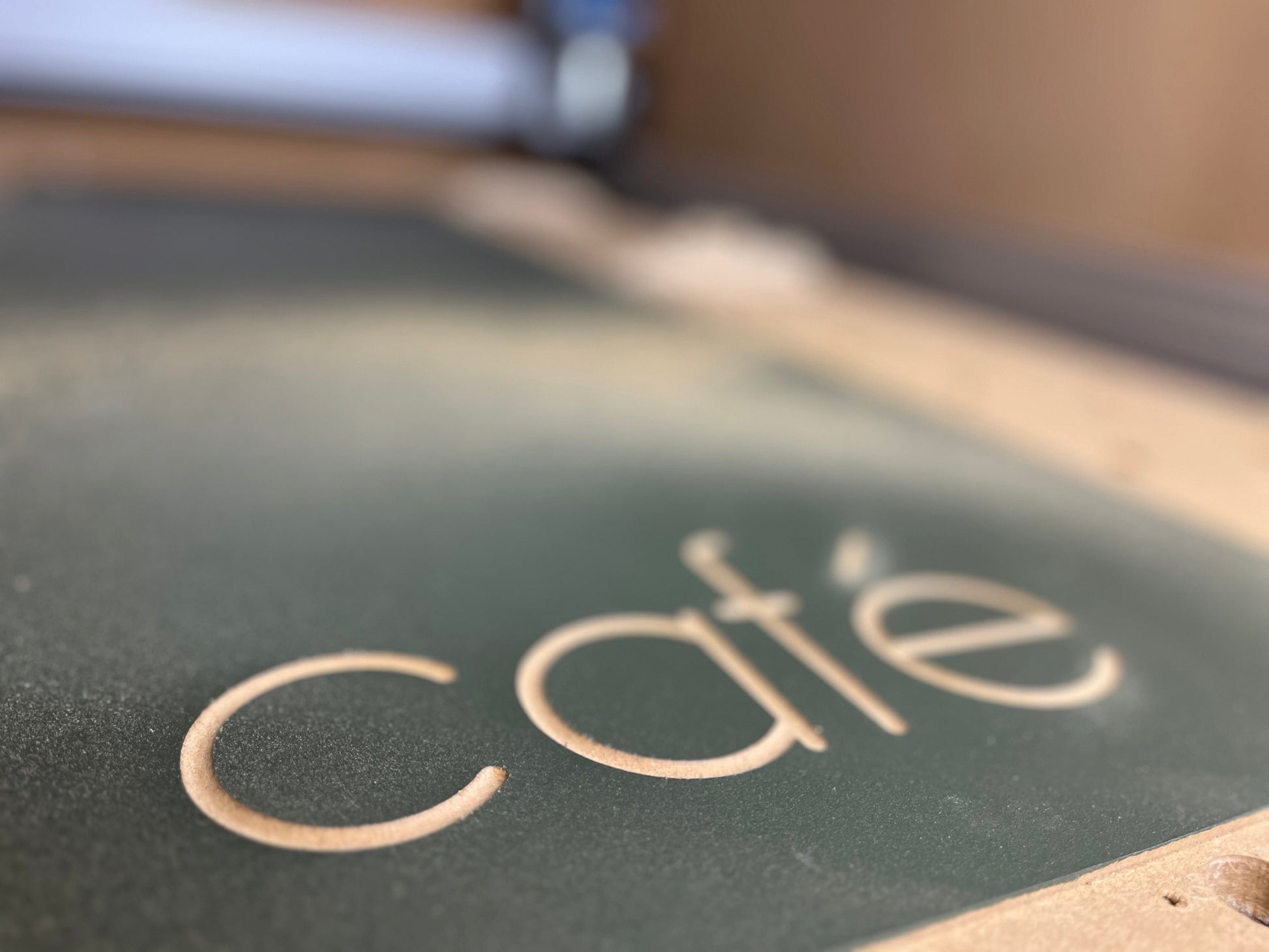 Caféskylt fräst med Verkstaden 5s kulfräs